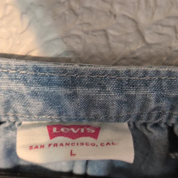 Levi's Light Blue Chambray V-Neck Button Blouse - Picture 4 of 5